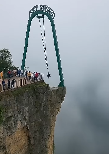 🚨BREAKING NEWS: Man LAUNCHED into the air — then comes CRASHING DOWN!… WATCH FULL VIDEO IN