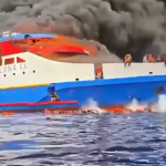 🚨 Tragedy at Sea! 😱 A Ship Carrying 280 Passengers Suddenly Caught Fire in the Middle of the Ocean 🌊🔥🚢