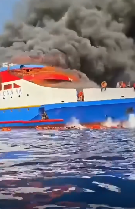 🚨 Tragedy at Sea! 😱 A Ship Carrying 280 Passengers Suddenly Caught Fire in the Middle of the Ocean 🌊🔥🚢